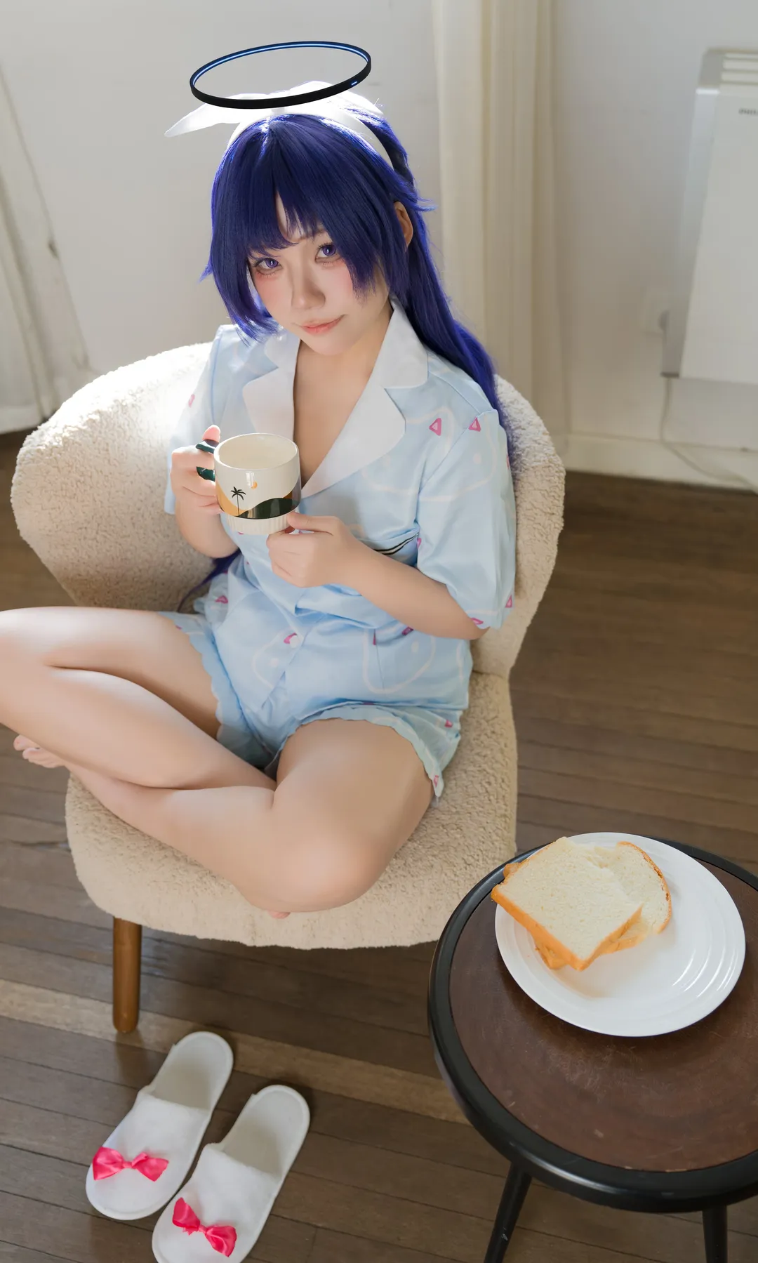 [Hayase Yuuka Cosplay] Lazy Weekend Morning Moments at Home - Image 1