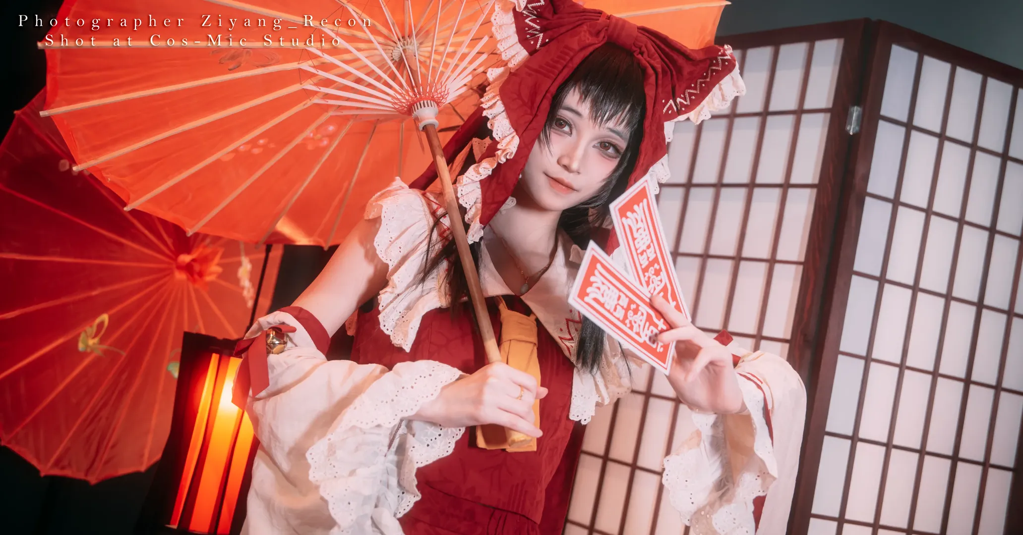 【博丽灵梦cos】红色和风布景下的东方巫女 - 第 3 张