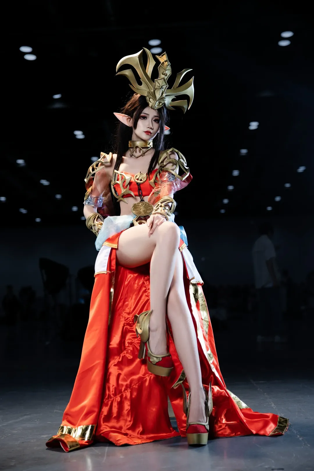 【美杜莎cos】斗破苍穹冷艳女王，高抬腿姿势拍摄心得 - 第 3 张