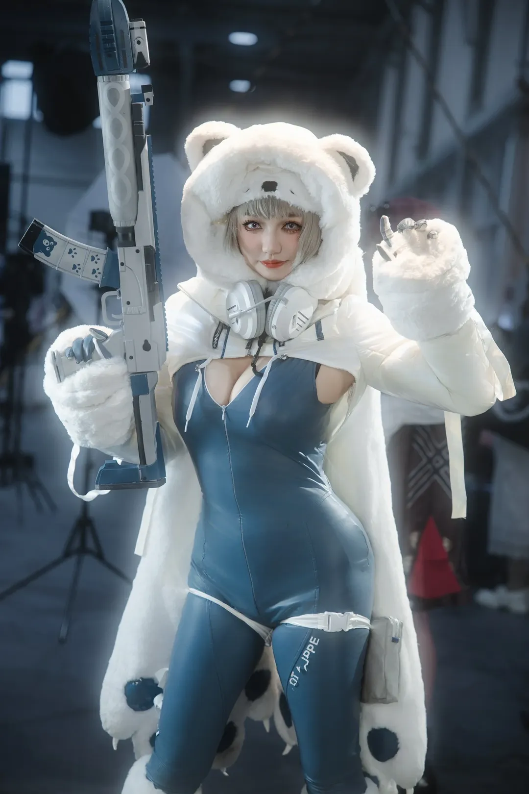 【胜利女神cos】漫展棚拍白熊毛绒战术装备