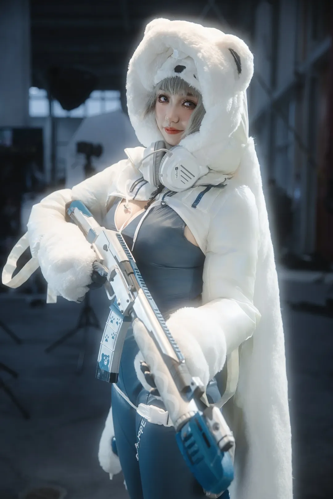 【胜利女神cos】漫展棚拍白熊毛绒战术装备 - 第 3 张
