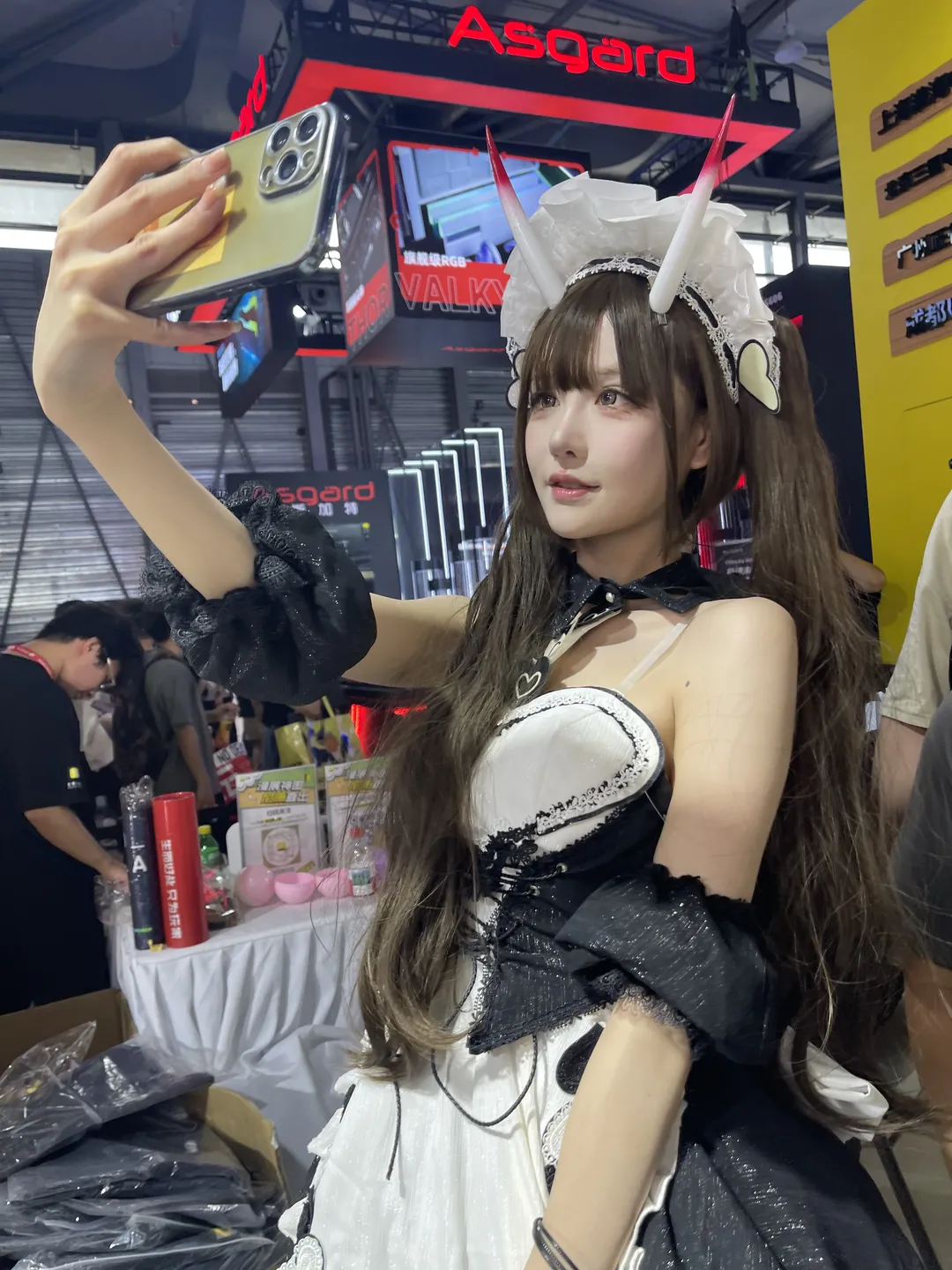 黑白蕾丝角饰女仆装，漫展现场的真实记录 - 第 4 张