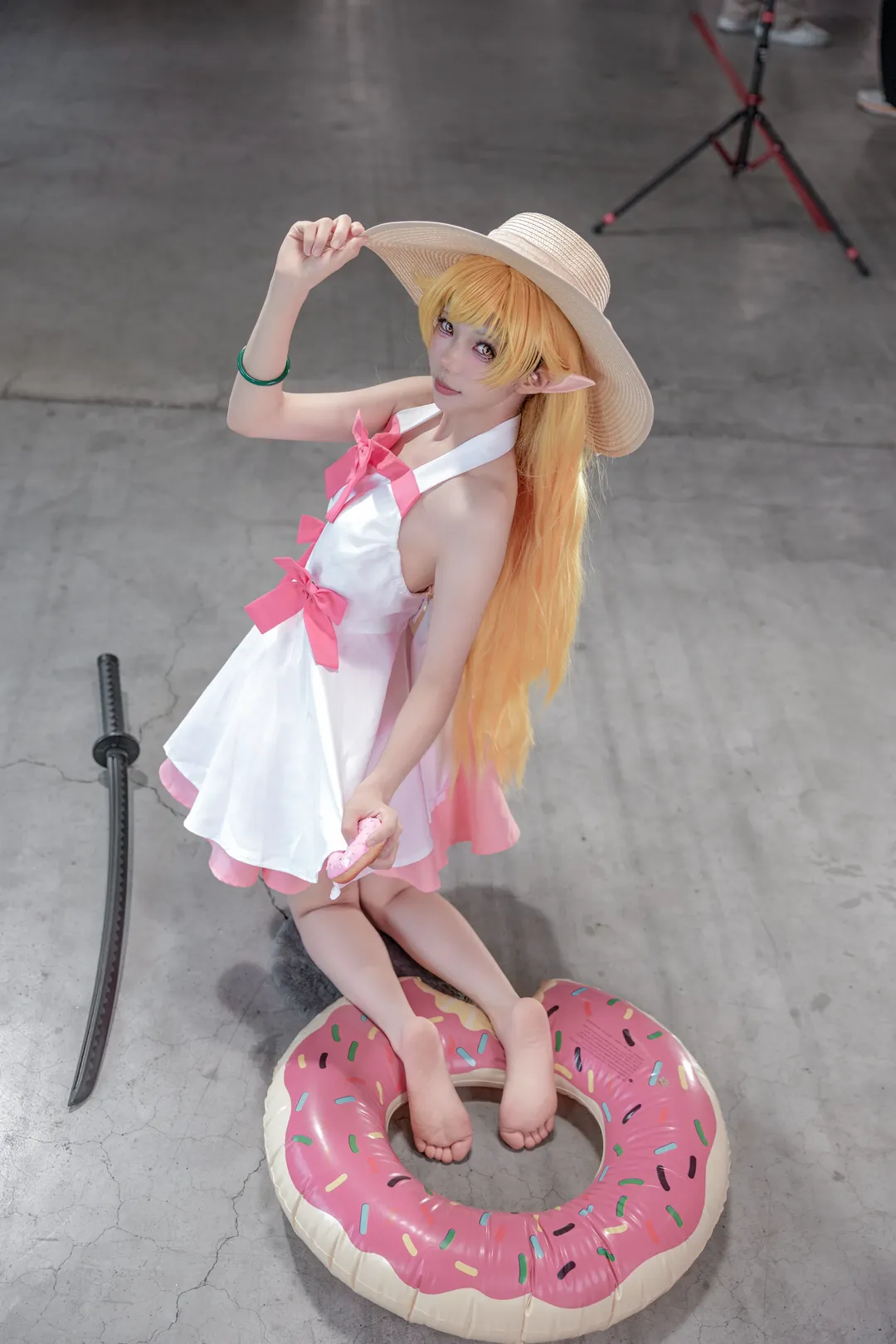 【忍野忍cos】夏日的甜甜圈与武士刀并存 - 第 1 张