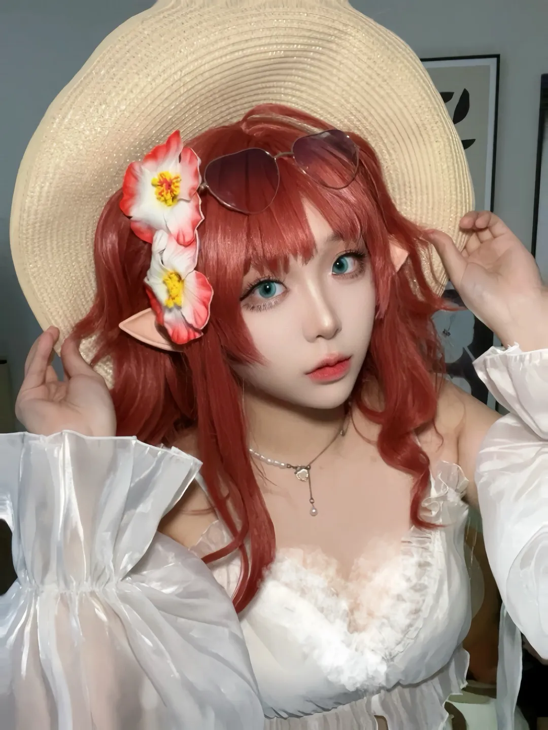 【桃金娘cos】拿着小苹果的夏卉泳装，今日份的明日方舟 - 第 2 张