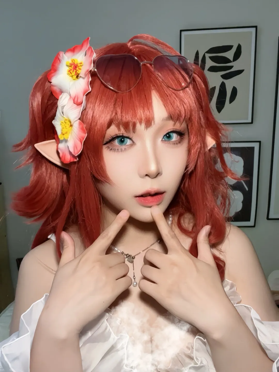 【桃金娘cos】拿着小苹果的夏卉泳装，今日份的明日方舟 - 第 3 张