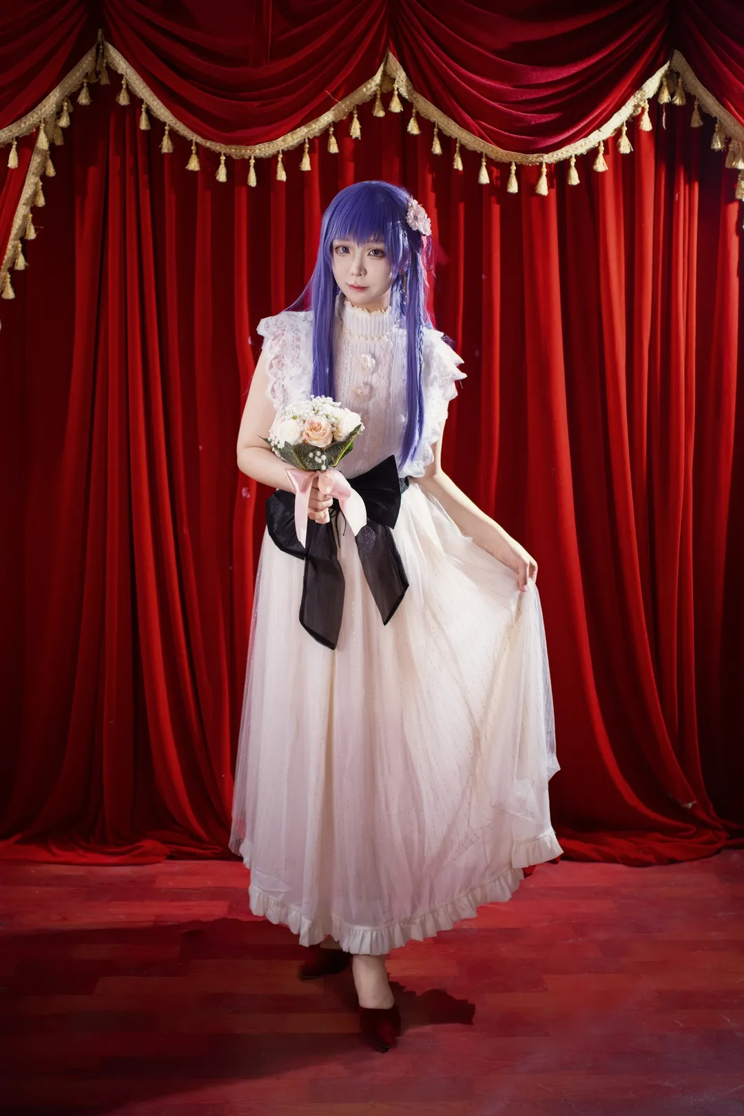 【间桐樱cos】Fate HF完结礼服正片，红光下的画中人 - 第 1 张