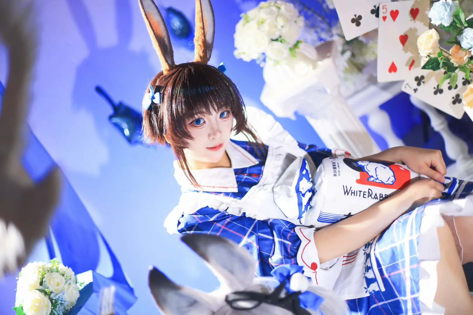 【阿米婭霜星cos】明日方舟大白兔聯動，夢幻藍白雙兔 - 第 1 張