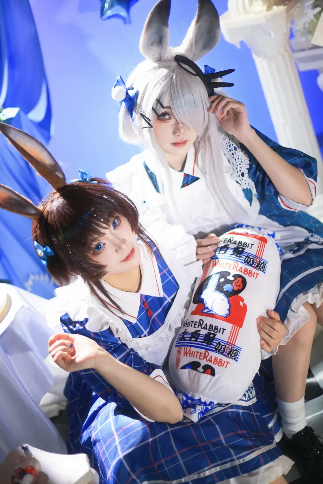 【阿米婭霜星cos】明日方舟大白兔聯動，夢幻藍白雙兔 - 第 3 張