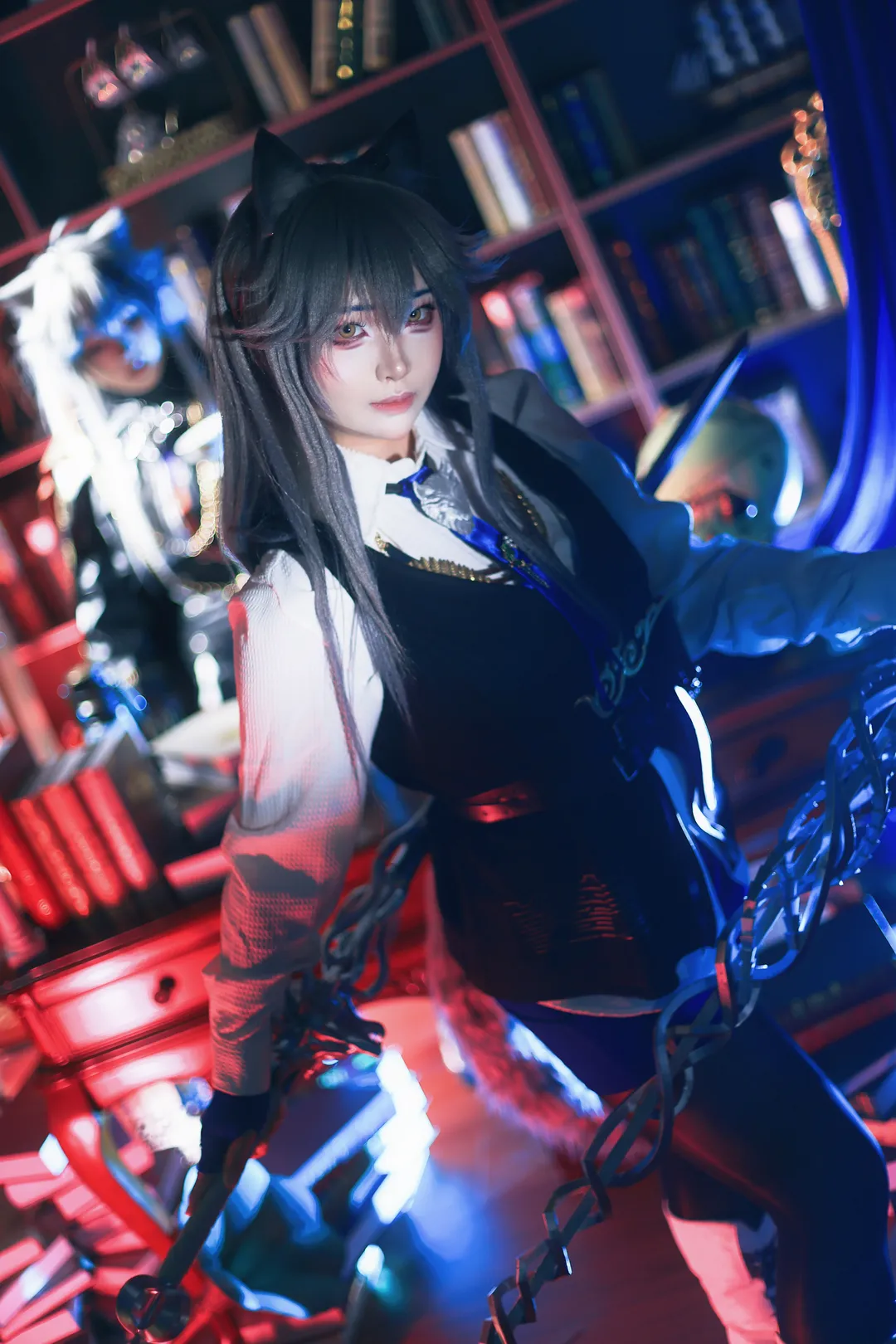 【血掟テキサス コスプレ】『アークナイツ』泡影蒼霆、赤と青の光影の中で送る誕生日記念 - 1 枚目