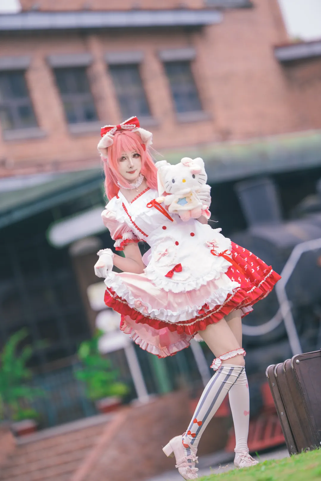 [Arknights x Sanrio Collaboration] Journey of Steam Trails: Group Photoshoot Record on a Retro Railway