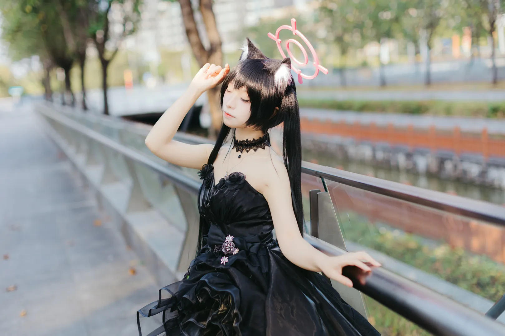 【黑见芹香cos】蔚蓝档案的猫猫，在水边和街道上收获好心情 - 第 5 张