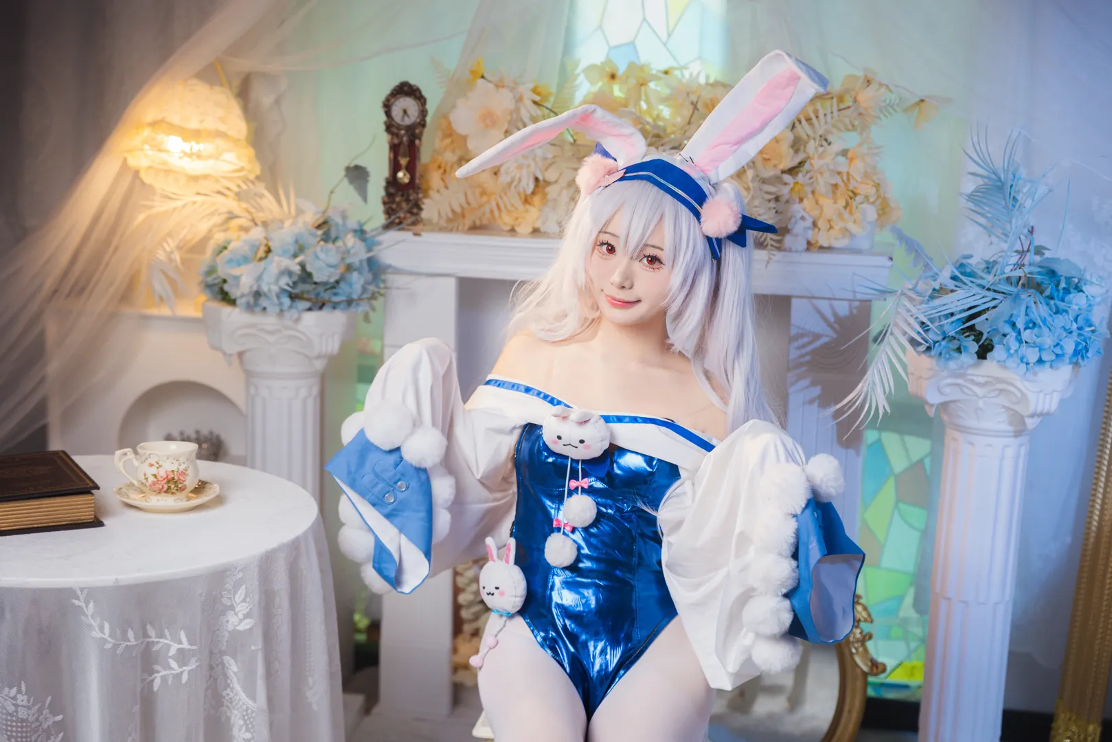 【ラフィー コスプレ】『アズールレーン』うさうさウサギ：エナメルハイレグと白ニーソコーデが織りなす青白コントラスト - 9 枚目