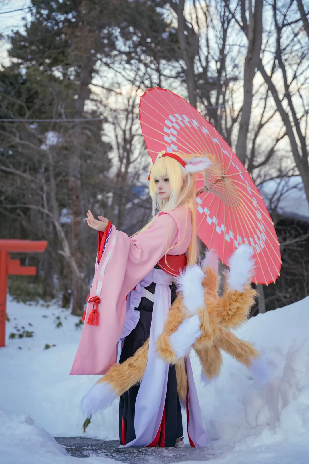 【铃兰cos】明日方舟雪景打卡，去晚了天黑也圆梦了 - 第 2 张