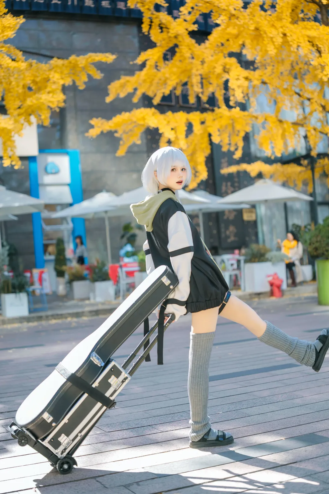 【要楽奈コスプレ】秋の街角に響く音楽の散歩道と風の余韻 - 1 枚目
