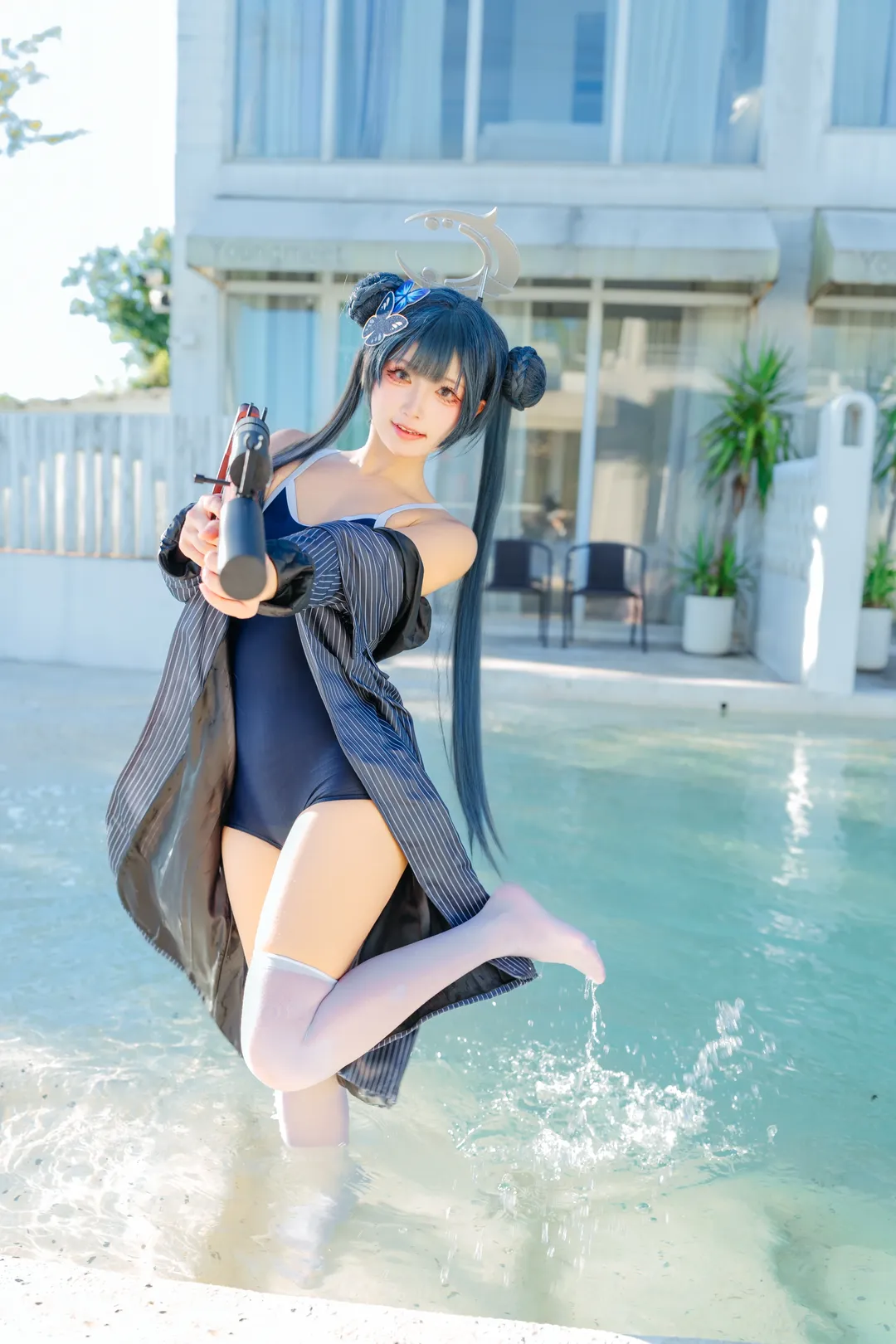 【妃咲cos】泳池边的清凉时刻，蔚蓝档案夏日随拍 - 第 1 张