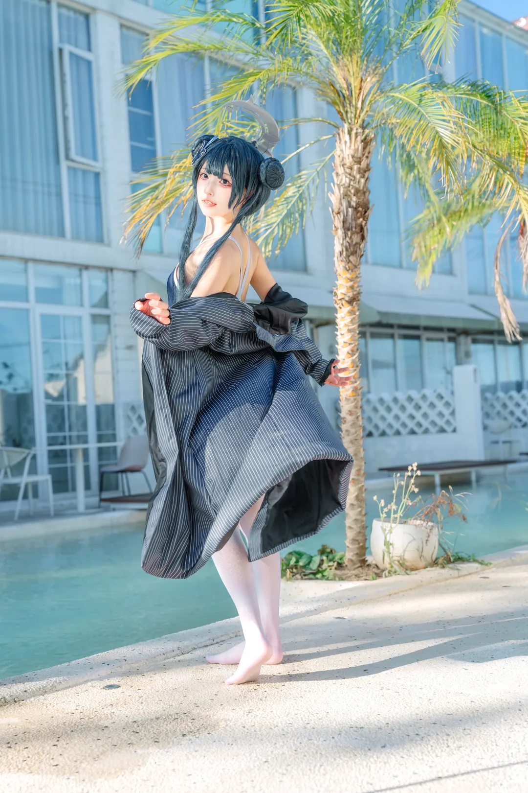 【妃咲cos】泳池边的清凉时刻，蔚蓝档案夏日随拍 - 第 2 张