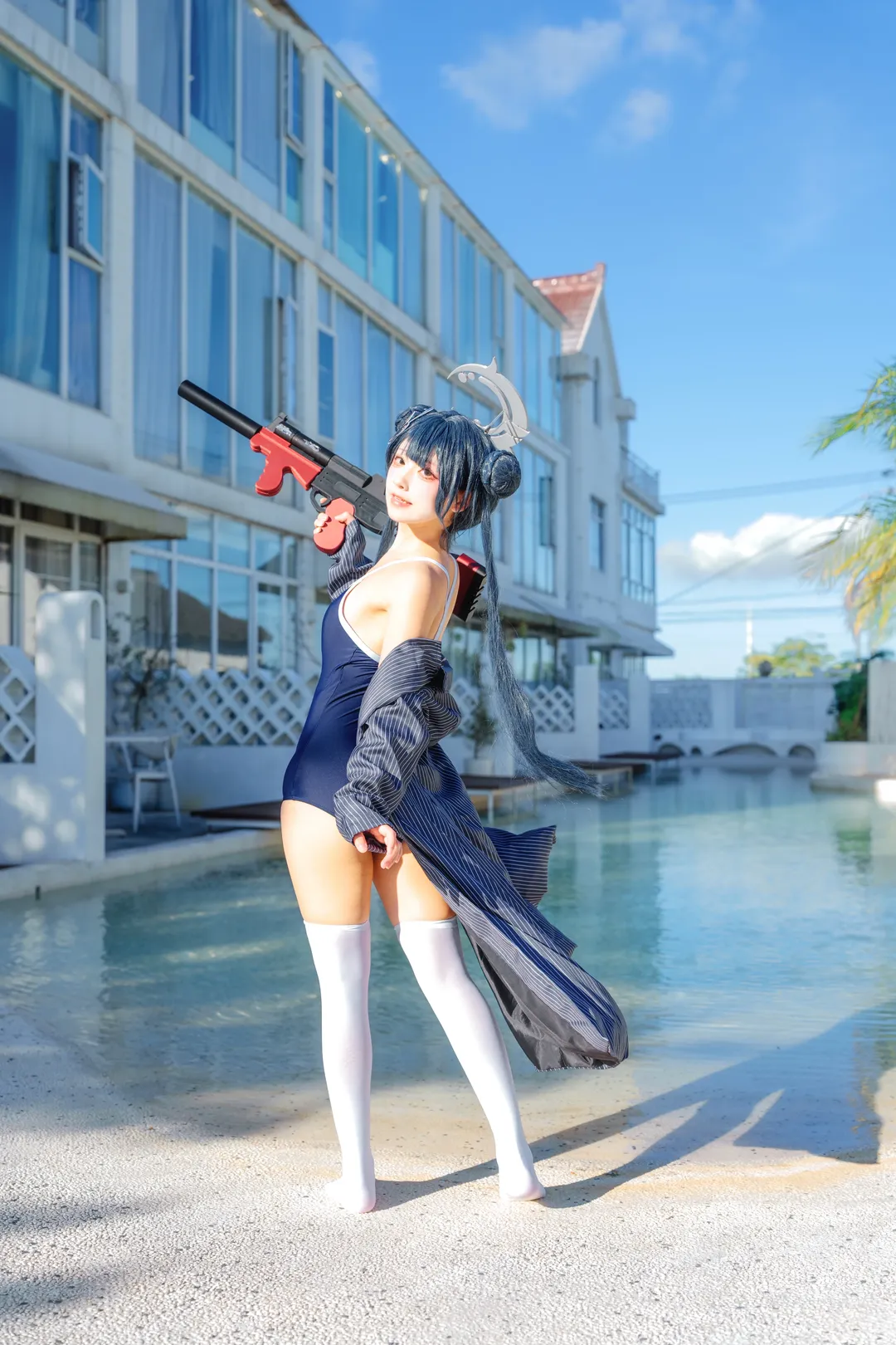 【妃咲cos】泳池边的清凉时刻，蔚蓝档案夏日随拍 - 第 4 张