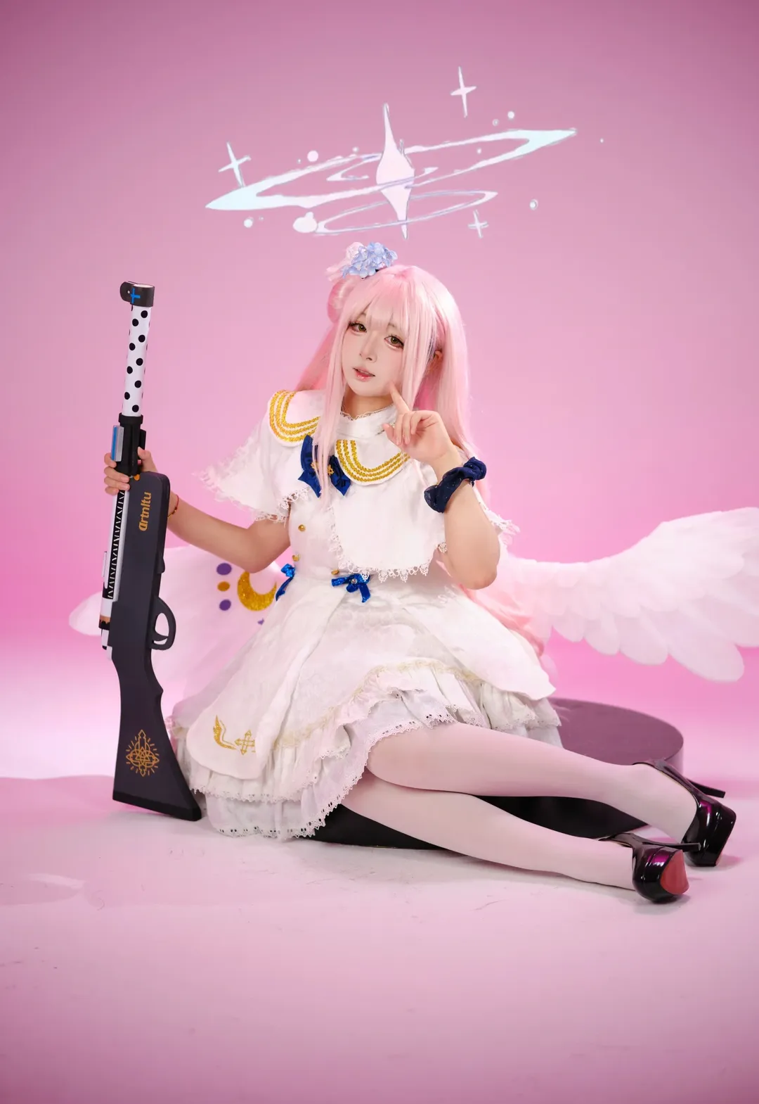 【圣园未花cos】碧蓝档案粉色天使，手持长枪展现反差萌