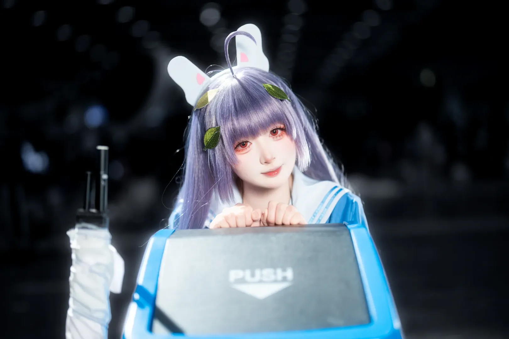 【霞沢美遊cos】蔚藍檔案 垃圾桶裡長出的兔耳少女 - 第 5 張