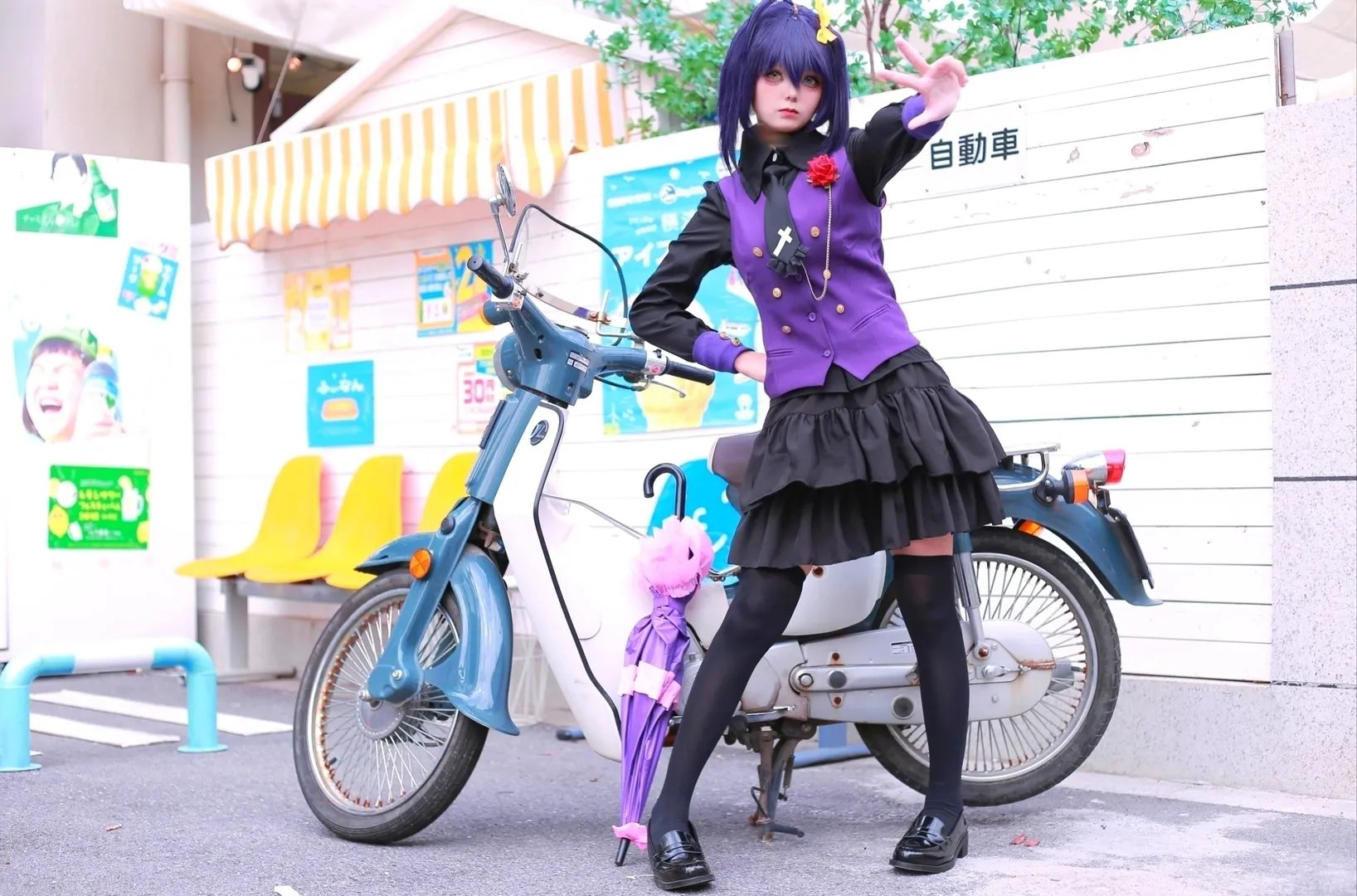 【小鳥遊六花 コスプレ】『中二病でも恋がしたい!』黒タイツ コーデとバイクの瞬間 - 1 枚目