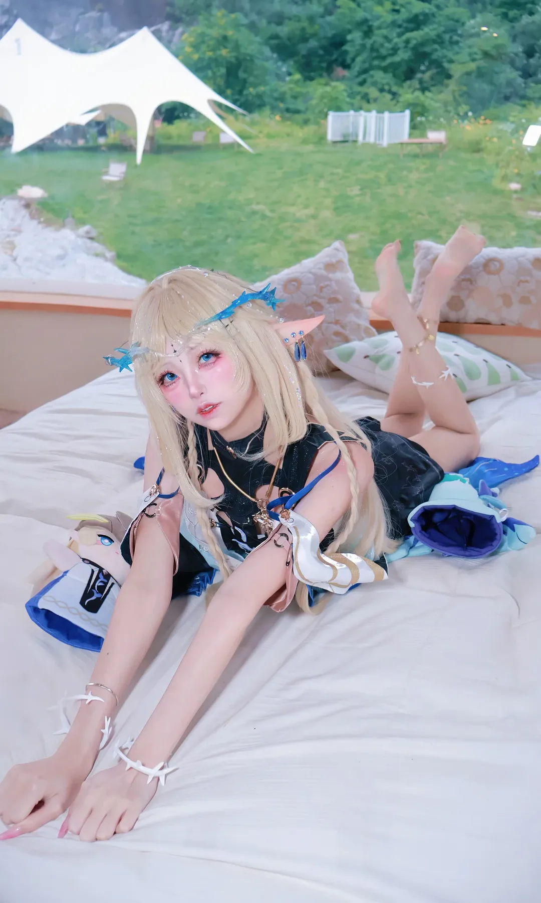 【卡提希娅cos】鸣潮的蓝星饰，精灵耳与慵懒床照