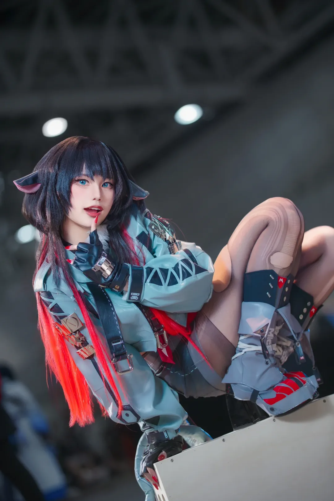【简杜cos】绝区零特工造型的漫展场照与动作分享