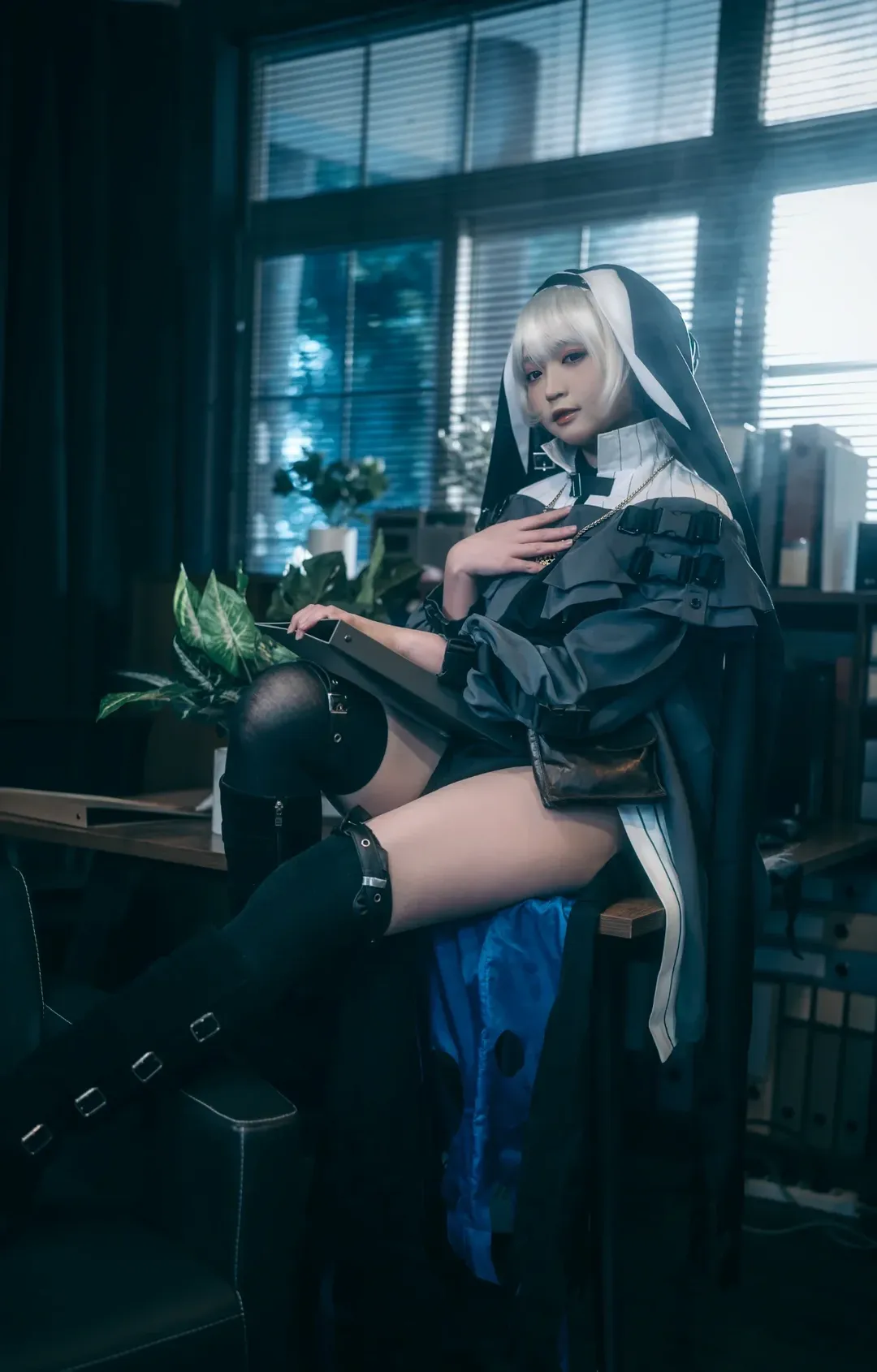 【幽灵鲨cos】明日方舟里的切割者，暗室里的冷艳修女 - 第 4 张