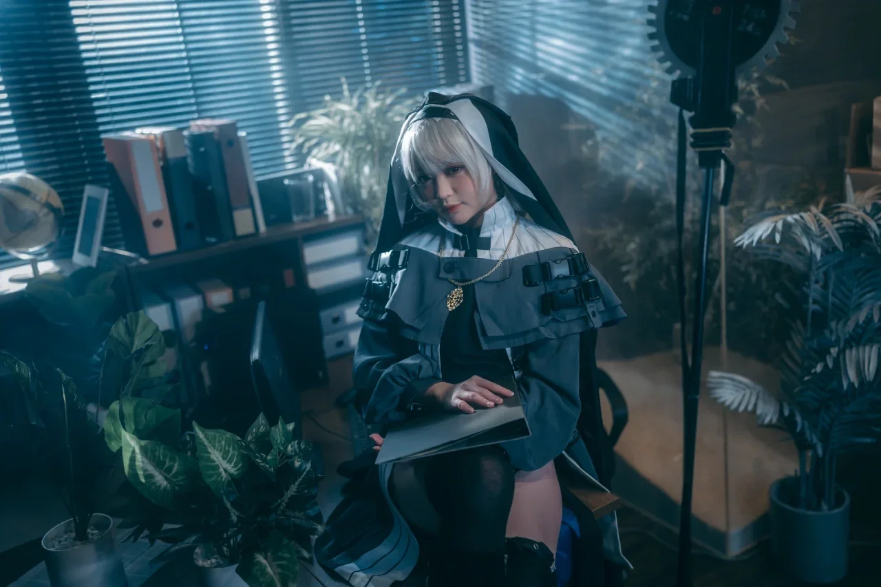 【幽灵鲨cos】明日方舟里的切割者，暗室里的冷艳修女 - 第 5 张