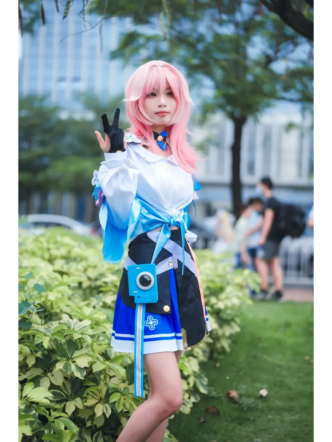 【三月七cos】崩坏星穹铁道里的相机精灵，户外漫展实录