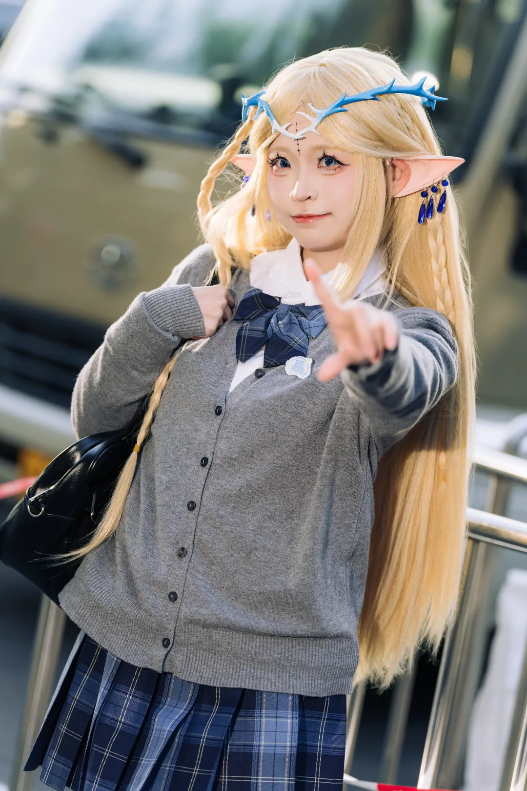 【卡提希婭cos】這套鳴潮JK外拍搭配白絲很出片 - 第 1 張