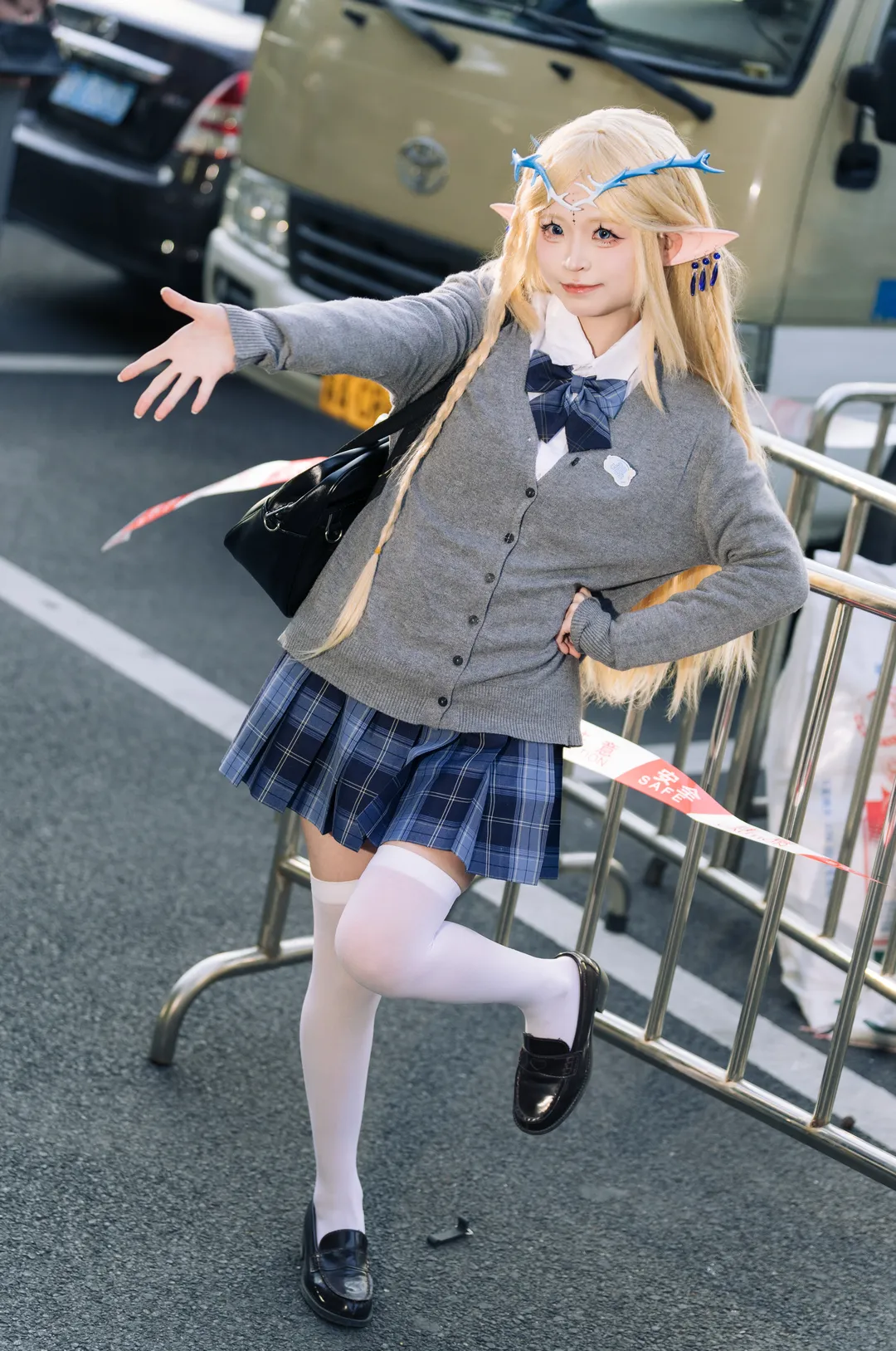 【卡提希婭cos】這套鳴潮JK外拍搭配白絲很出片 - 第 2 張