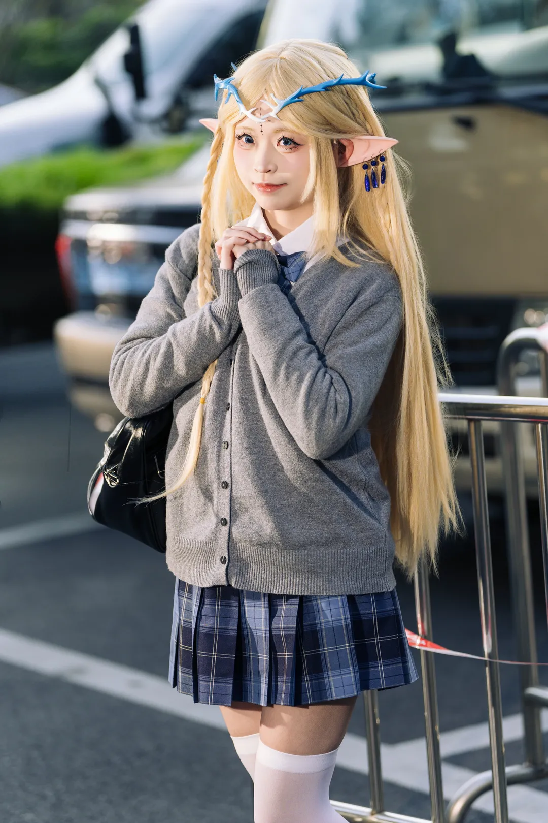 【卡提希婭cos】這套鳴潮JK外拍搭配白絲很出片 - 第 6 張
