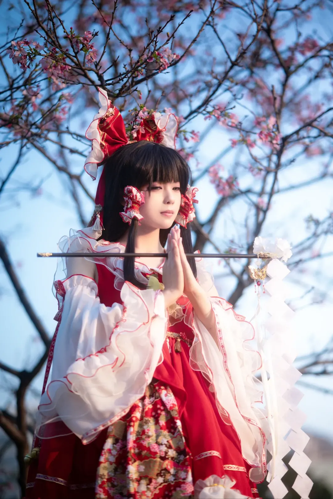 【博丽灵梦cos】东方project夜樱花下的巫女