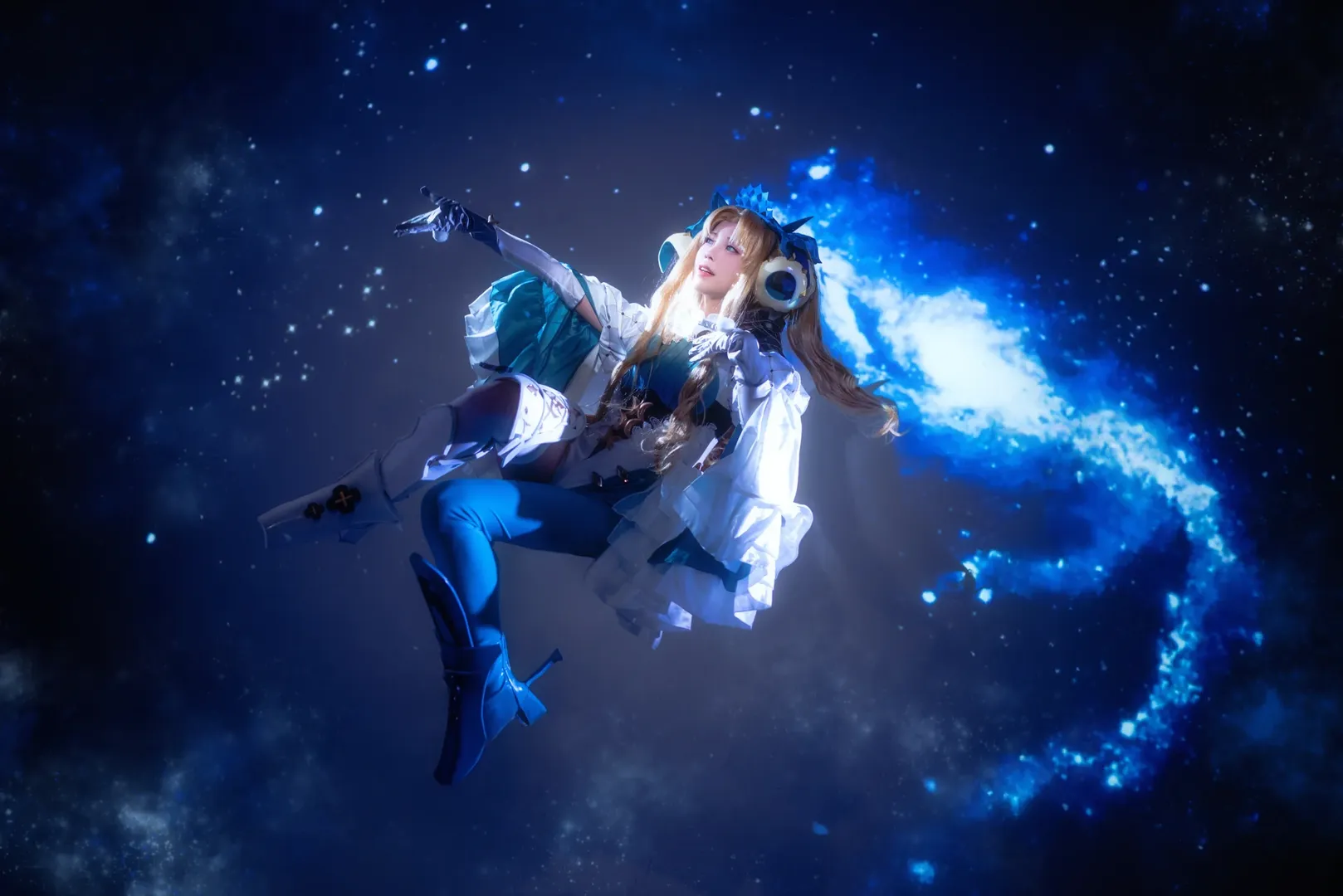 【艾蕾cos】命运冠位指定实景星空太空感太强了 - 第 1 张