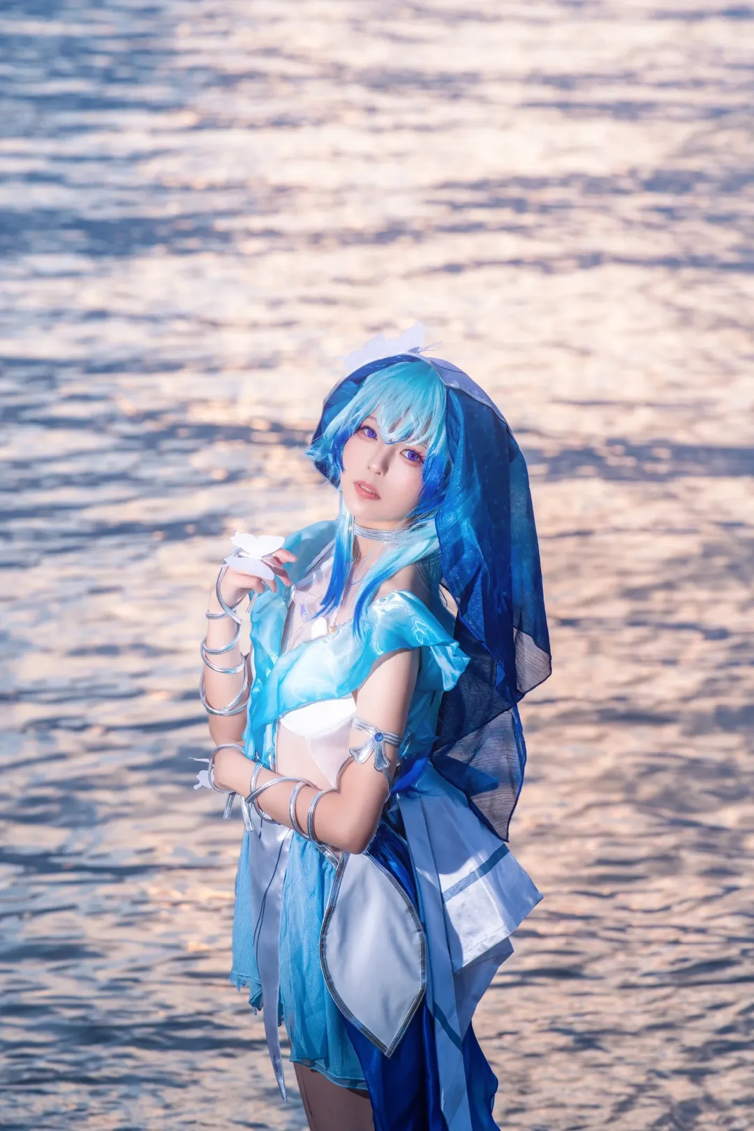 【守岸人cos】在水边与蝴蝶共舞，唤醒潮汐之力 - 第 2 张