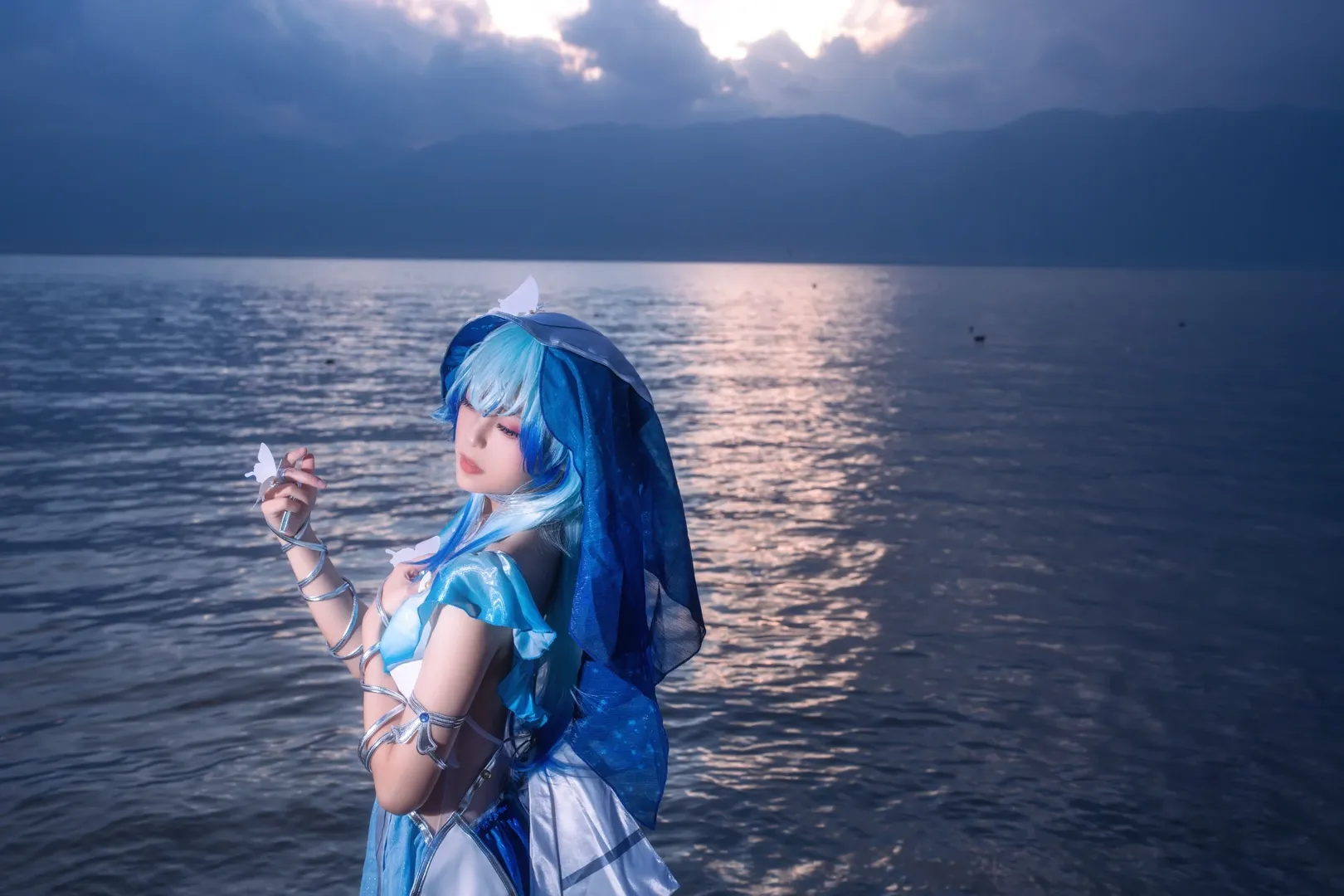 【守岸人cos】在水边与蝴蝶共舞，唤醒潮汐之力 - 第 5 张