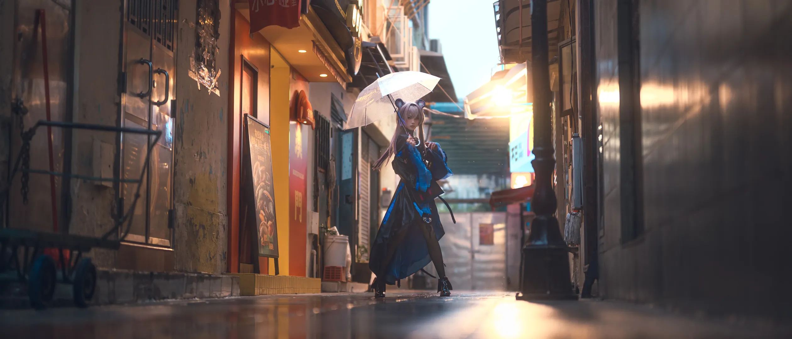 【林雨霞cos】明日方舟龙门雨夜，老街霓虹下的质感回眸