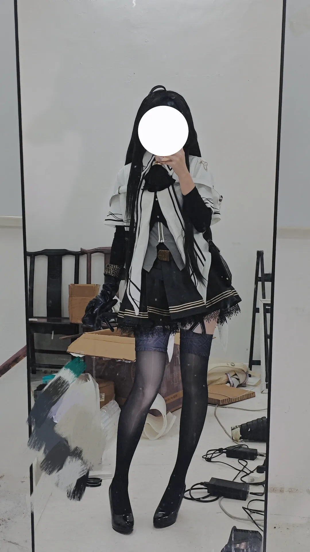 【Arturia cosplay】Arknights, the cut of this black-and-white toned outfit is truly stunning - Image 2