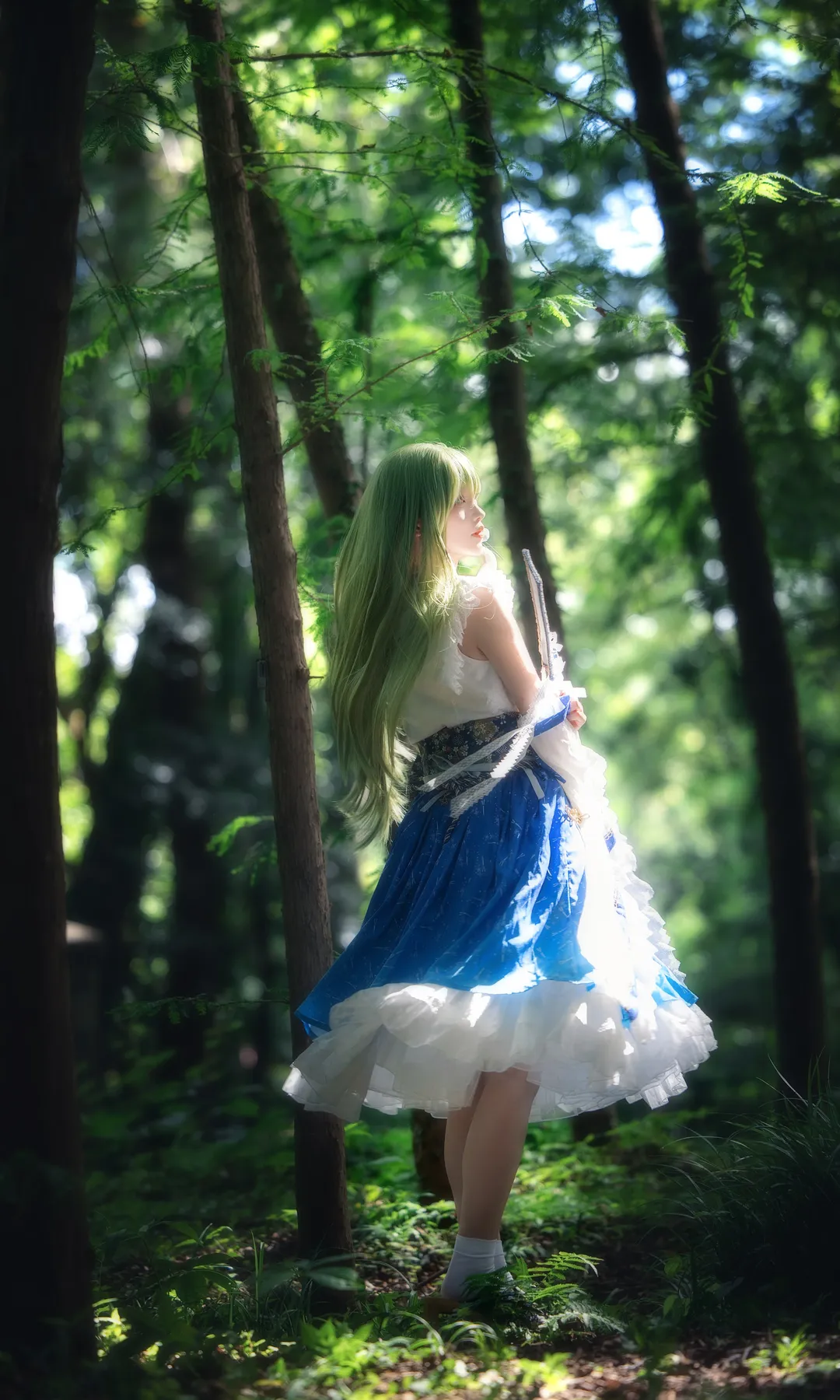 【东风谷早苗cos】林间的风与蓝白裙摆