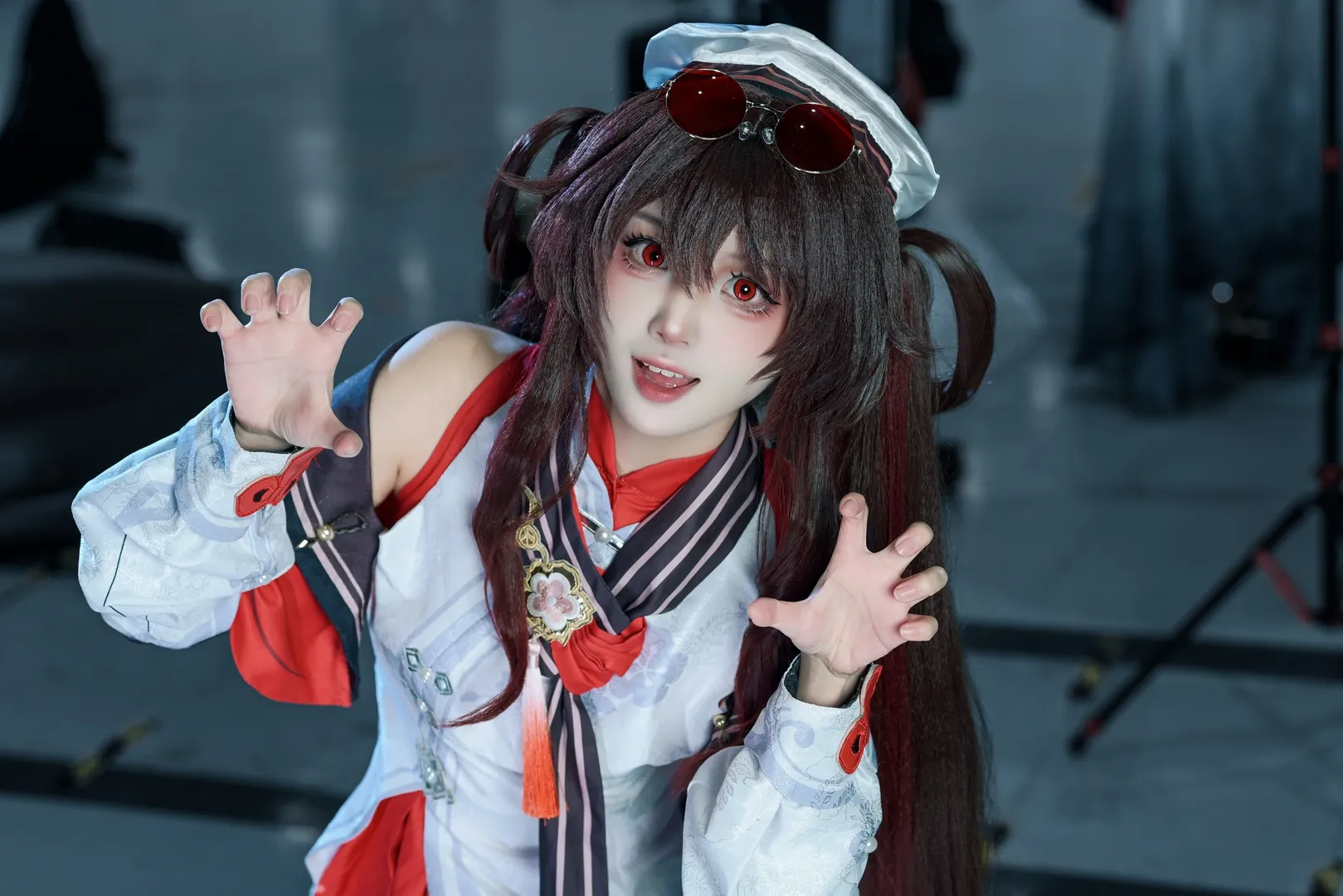 【胡桃コスプレ】『原神』武漢CGFイベント写真、サンザシ飴（糖葫芦）をあげるね！ - 2 枚目