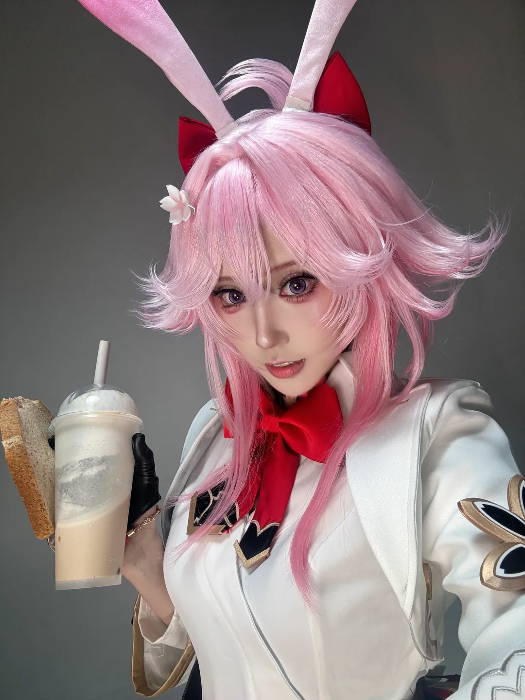 【緋英 コスプレ】『崩壊：スターレイル』のピンク髪のうさ耳少女のコスプレ日常 - 1 枚目