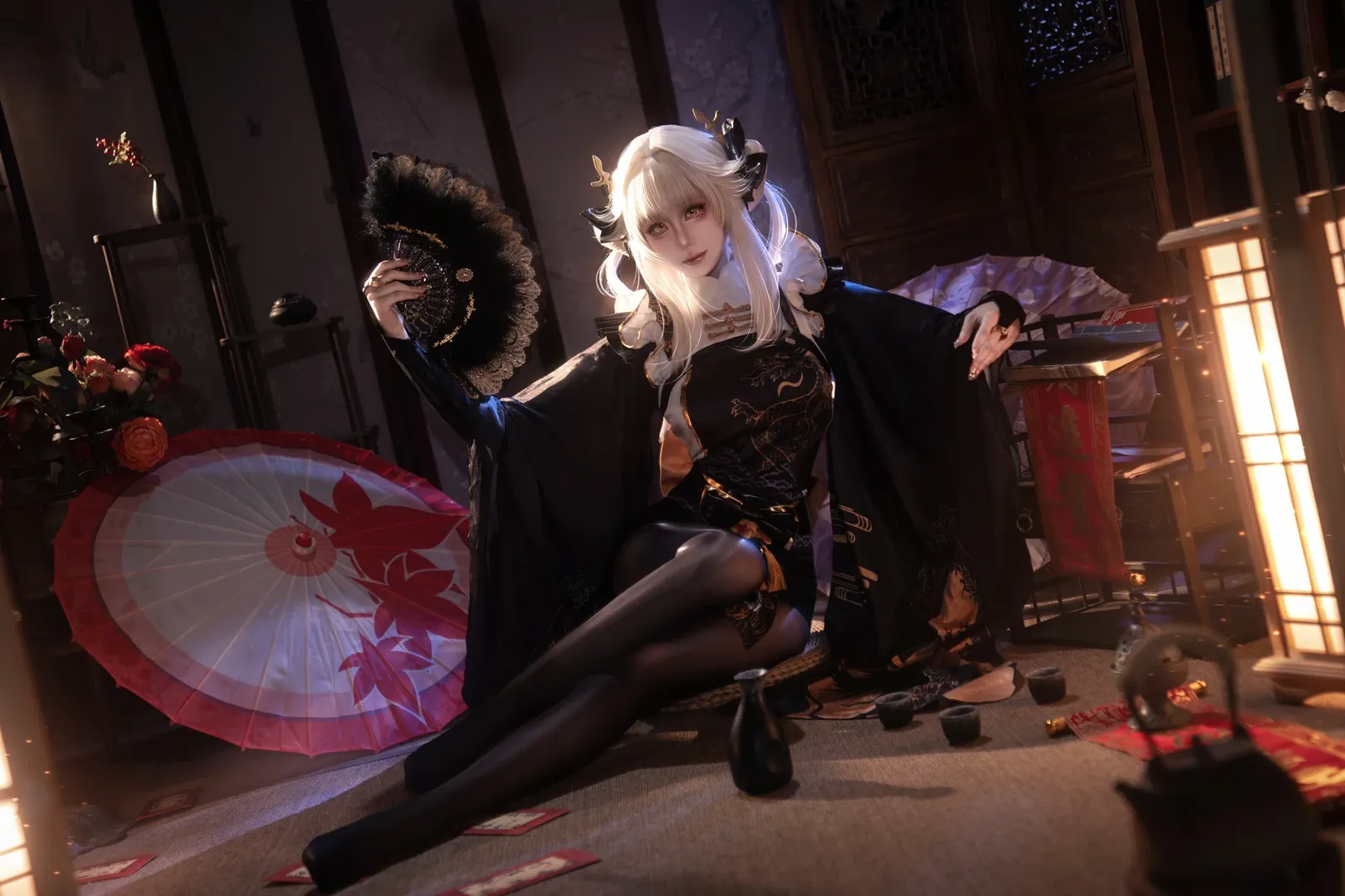 【白兔布兰儿cos】暖光下的黑丝与龙纹，演绎nikke胜利女神