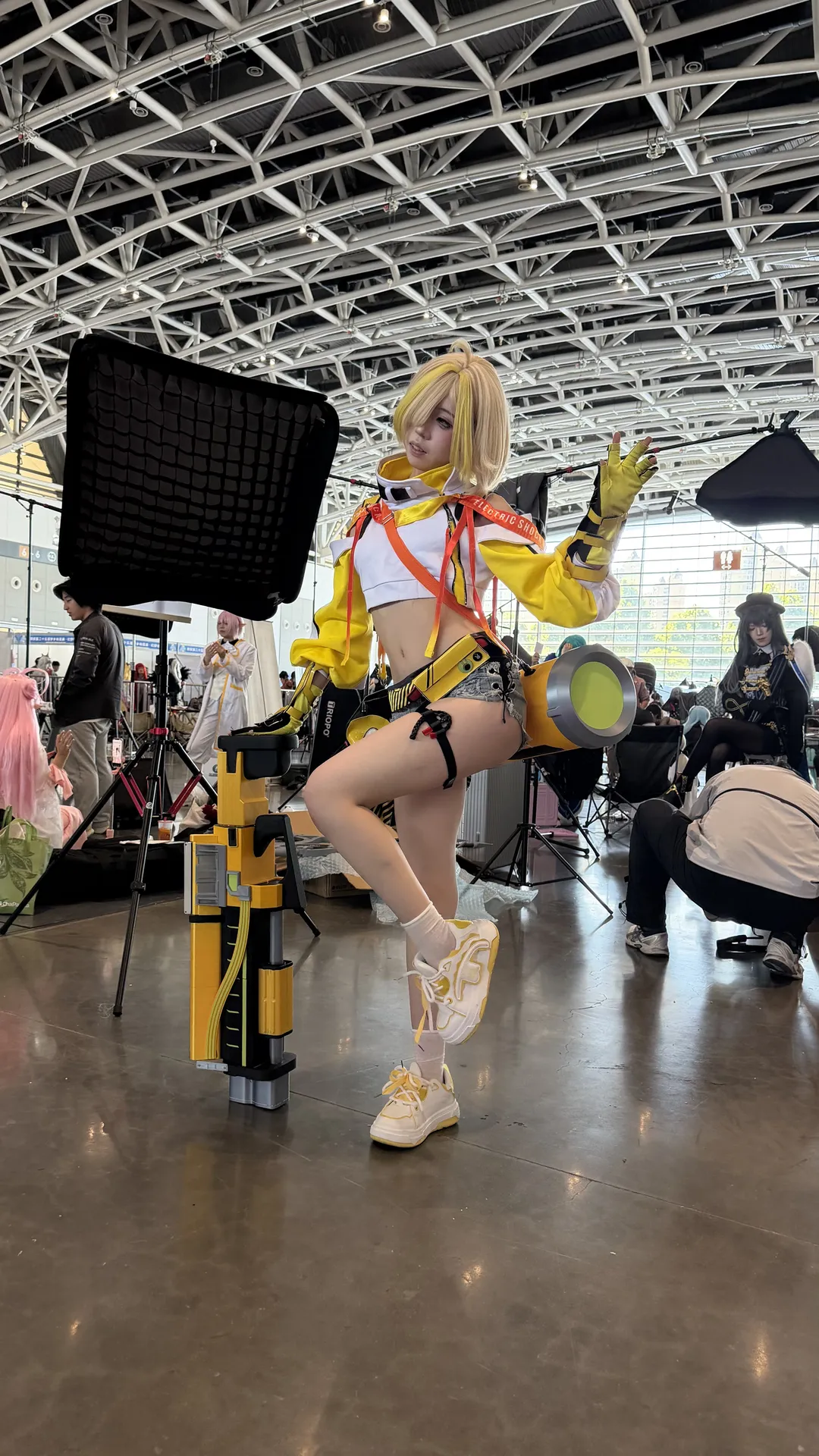 【伊莱格cos】nikke胜利女神里的工程部小天才，十斤重的道具真没白扛