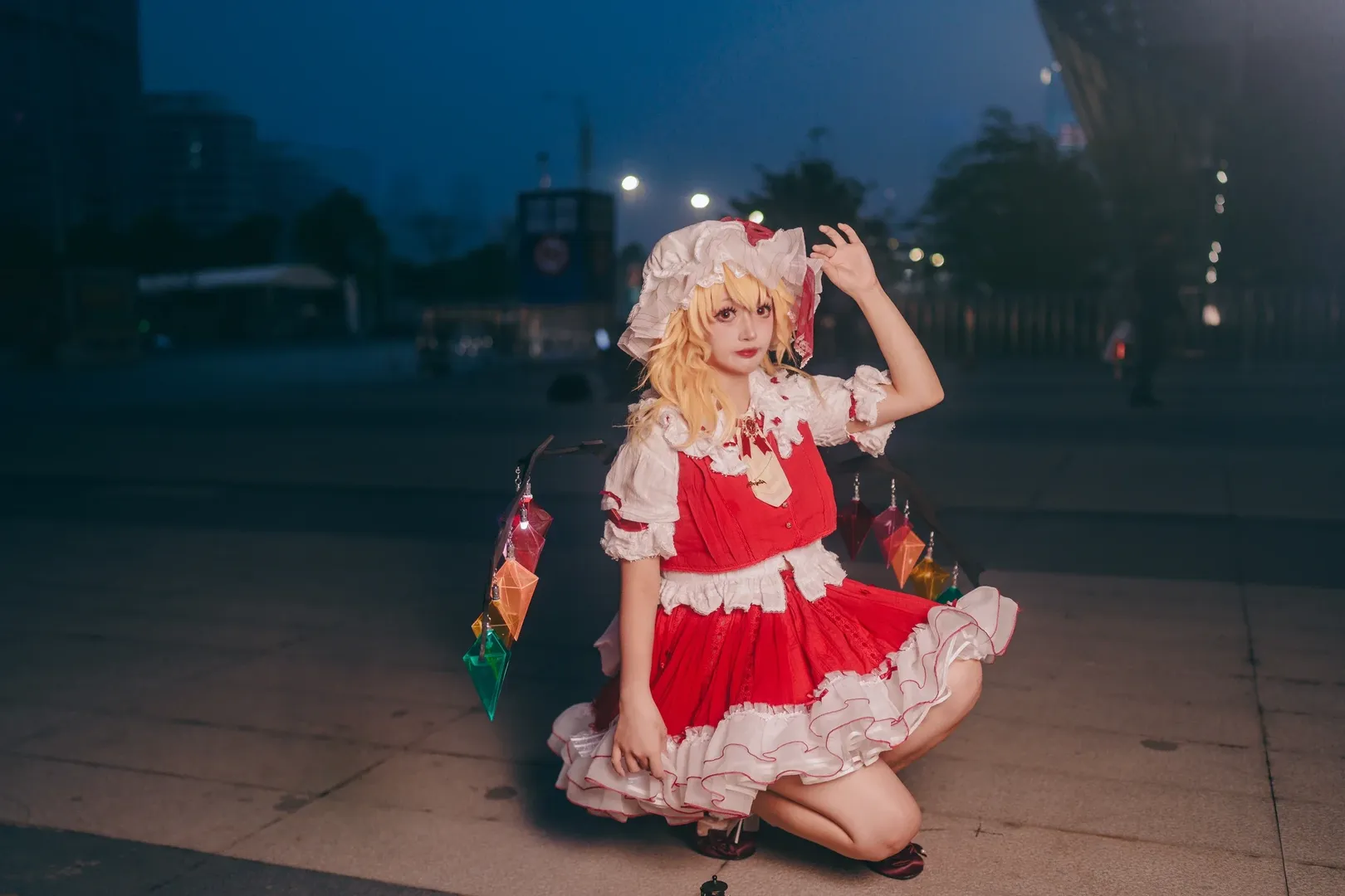【芙兰朵露·斯卡蕾特cos】夜幕下的红裙与彩色水晶，东方Project的奇幻相遇 - 第 2 张