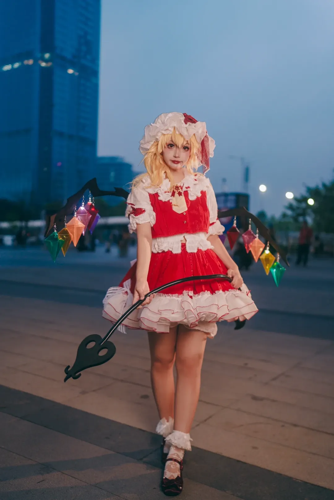 【芙兰朵露·斯卡蕾特cos】夜幕下的红裙与彩色水晶，东方Project的奇幻相遇 - 第 4 张