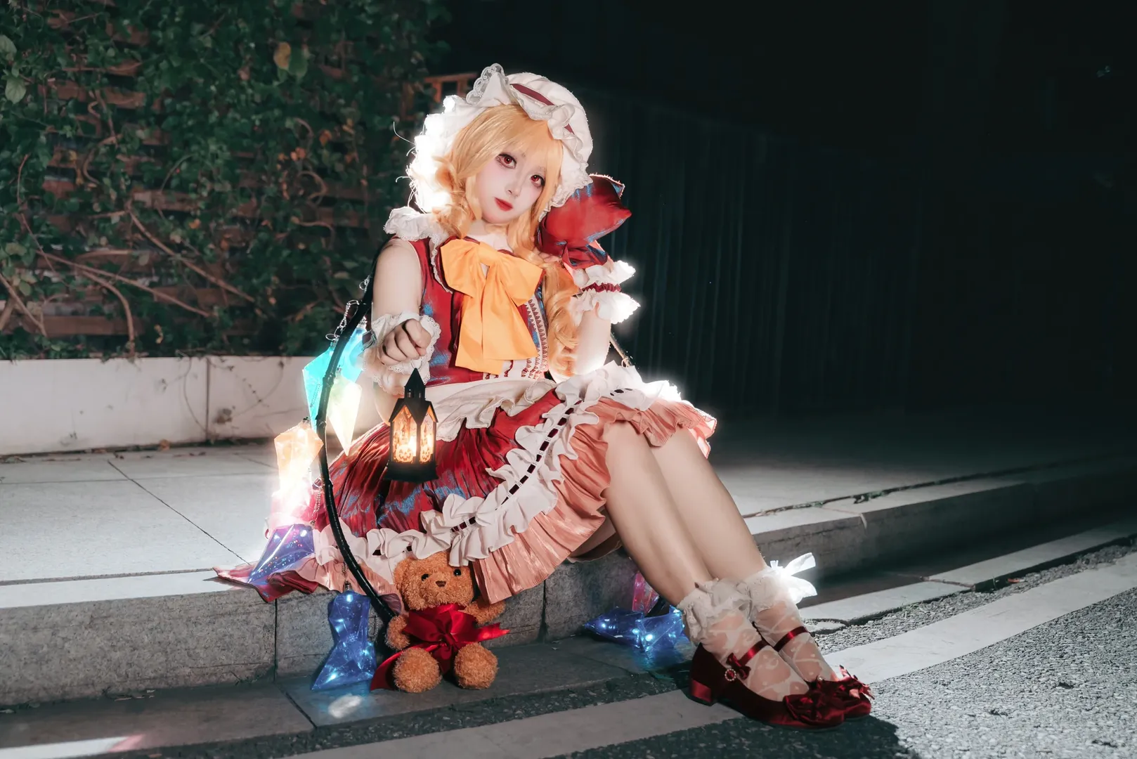 【芙兰朵露斯卡雷特cos】东方project夜晚街头的提灯与发光宝石 - 第 3 张