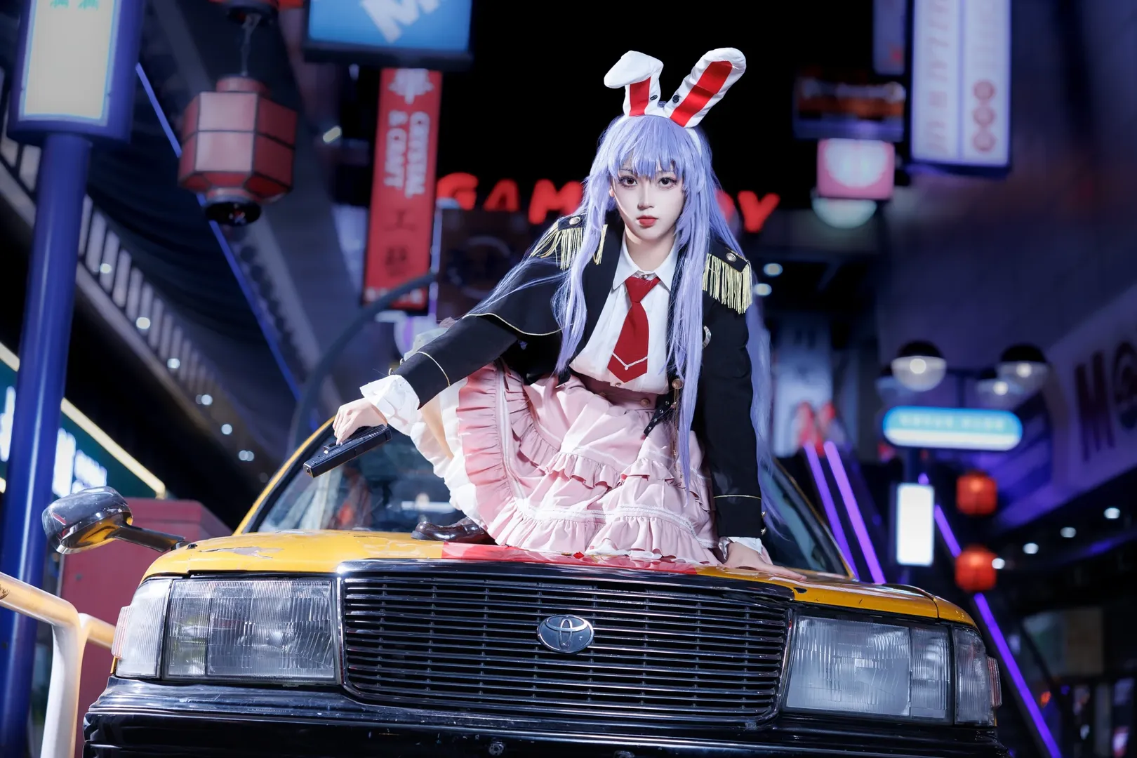 【铃仙优昙华院因幡cos】东方project的暗夜街角，持枪兔耳的致命反差 - 第 7 张