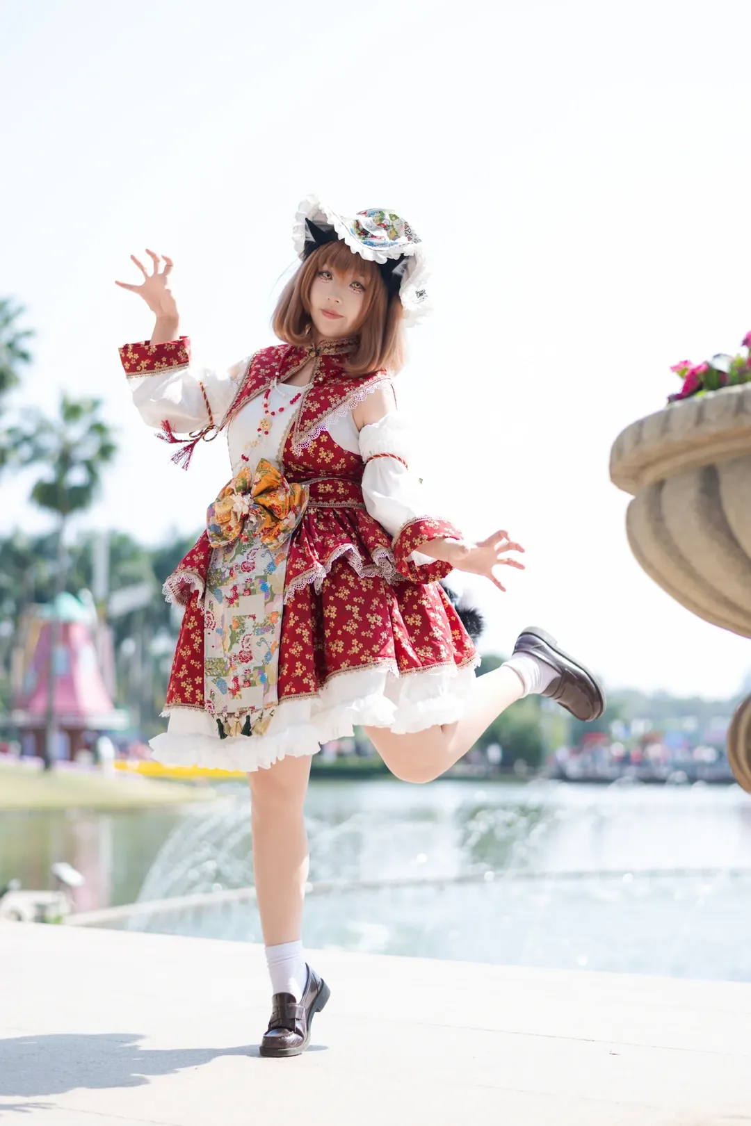 【橙cos】东方project，喷泉边的红裙猫娘