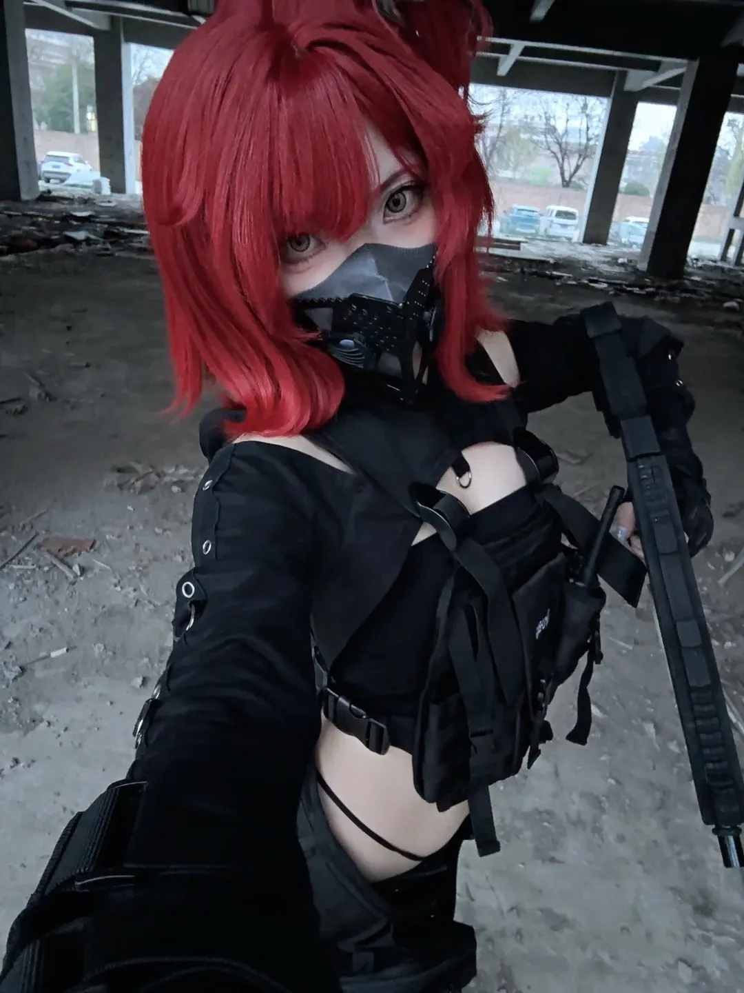 【新约能天使cos】自搭战术服与废弃建筑的废土感碰撞 - 第 1 张