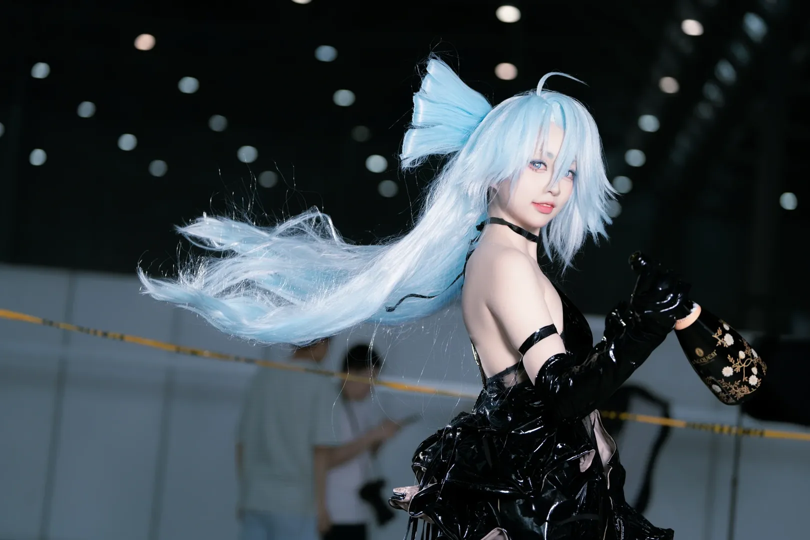 [PA-15 cosplay] Girls' Frontline Champagne Phantom Thief: Black Patent Leather and Ice Blue Long Hair Convention Photos - Image 2